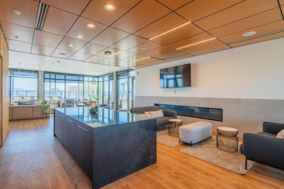 Detailed 2Bd, Highrise Dt, Pool, Gym, Parking, Sleeps 8 Lägenhet Phoenix Exteriör bild