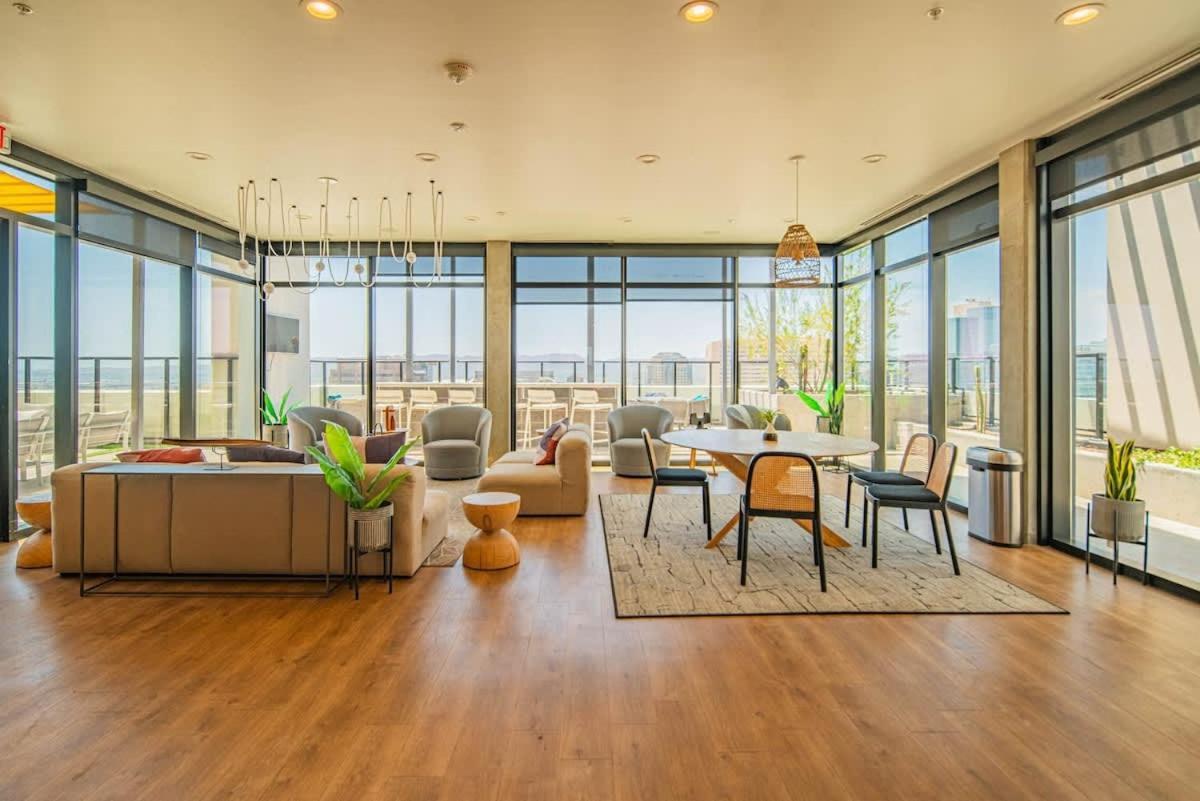 Detailed 2Bd, Highrise Dt, Pool, Gym, Parking, Sleeps 8 Lägenhet Phoenix Exteriör bild