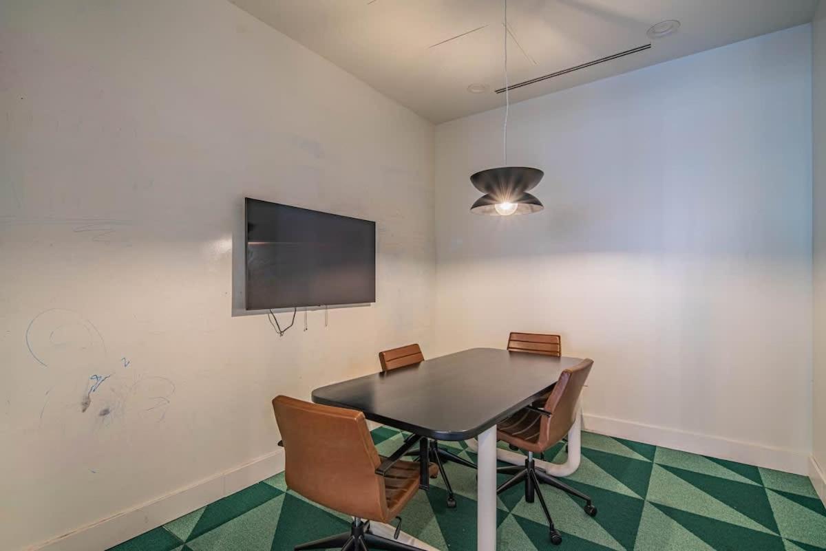 Detailed 2Bd, Highrise Dt, Pool, Gym, Parking, Sleeps 8 Lägenhet Phoenix Exteriör bild