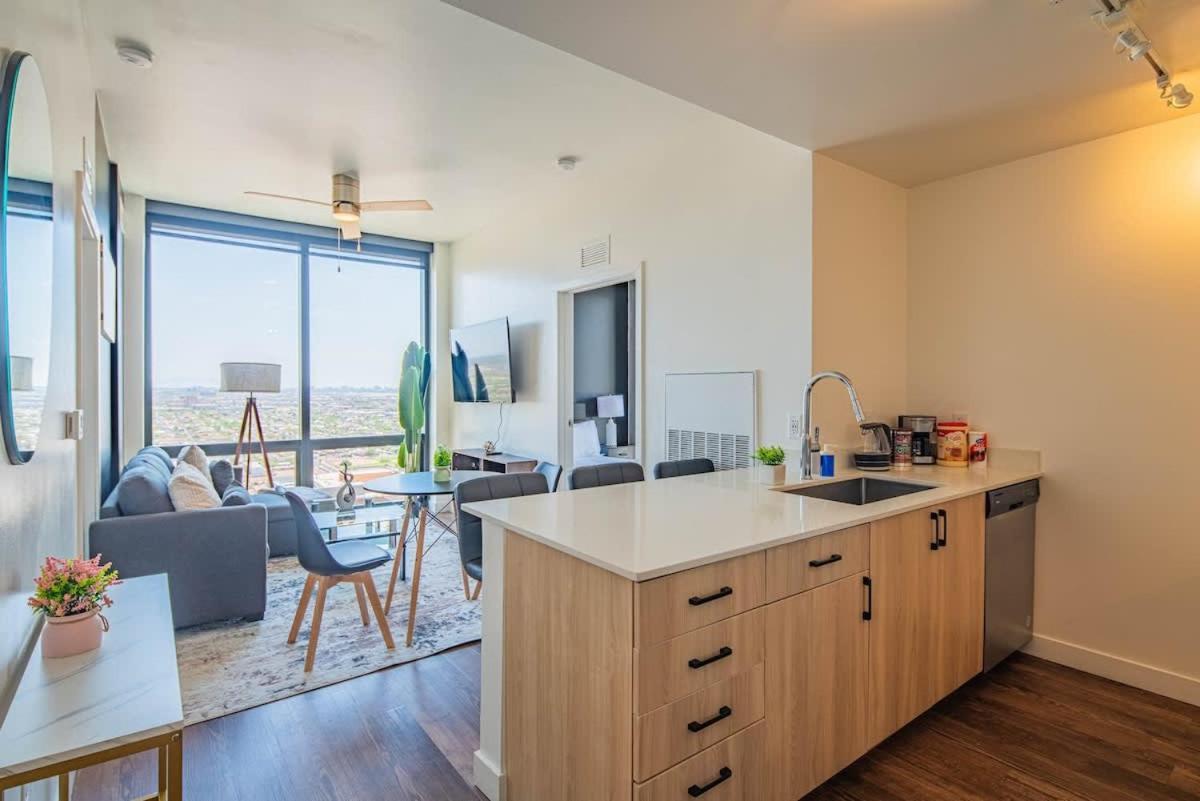 Detailed 2Bd, Highrise Dt, Pool, Gym, Parking, Sleeps 8 Lägenhet Phoenix Exteriör bild